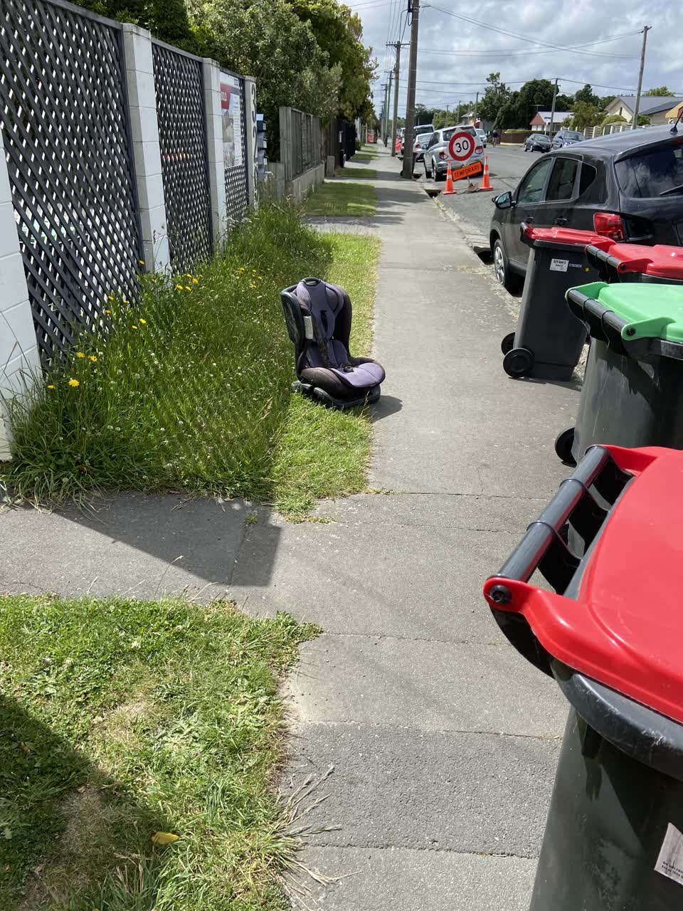 The photograph attached to this rubbish/recycling report