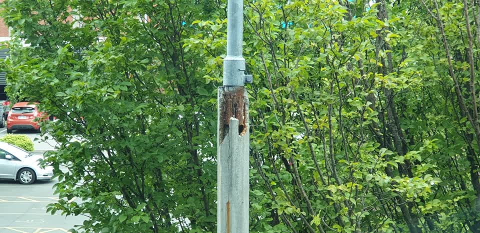 The photograph attached to this street light outage report