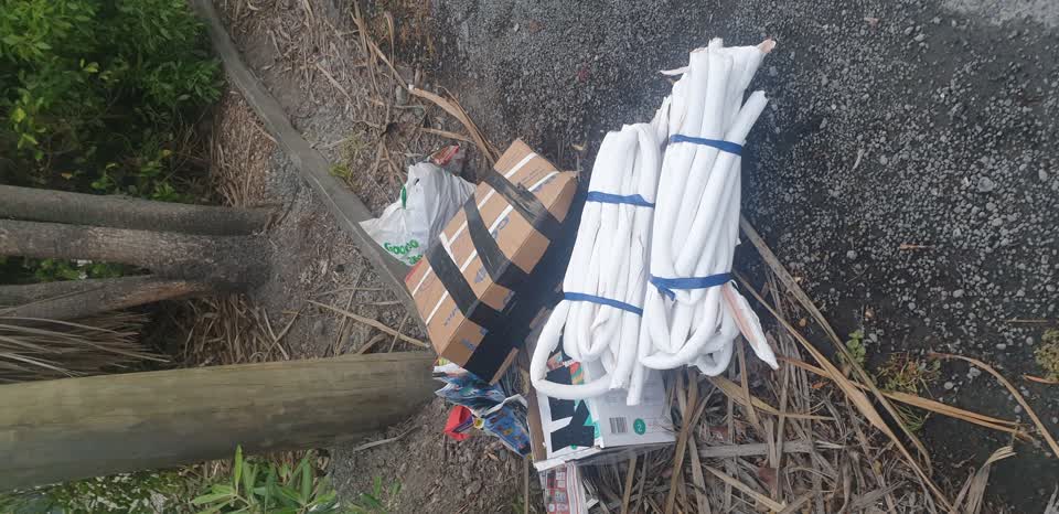 The photograph attached to this rubbish/recycling report