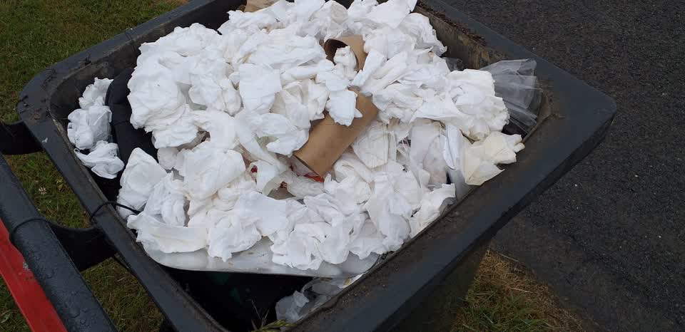 The photograph attached to this rubbish/recycling report