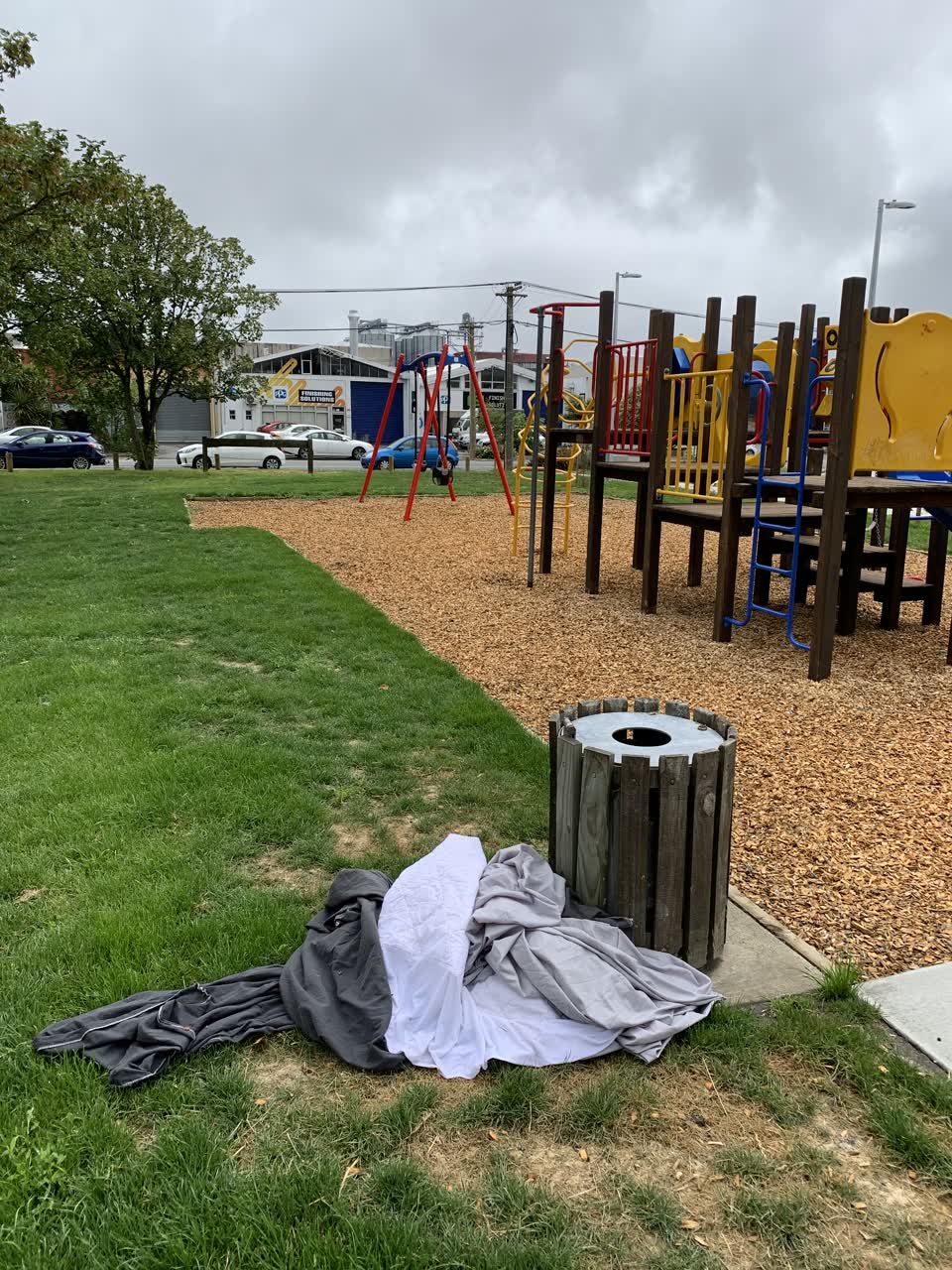 The photograph attached to this rubbish/recycling report