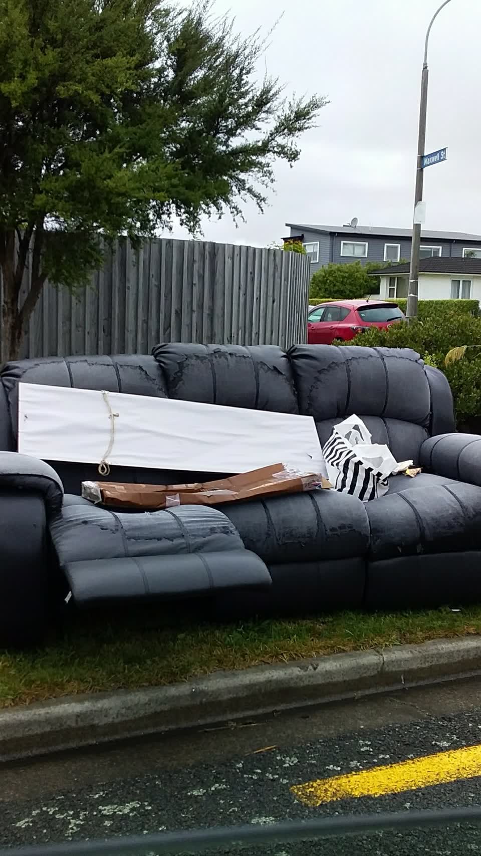 The photograph attached to this rubbish/recycling report