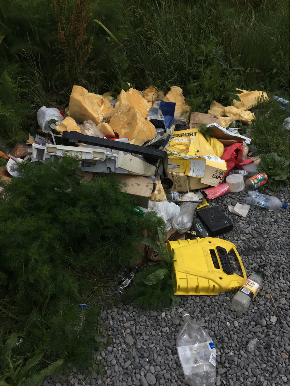The photograph attached to this rubbish/recycling report