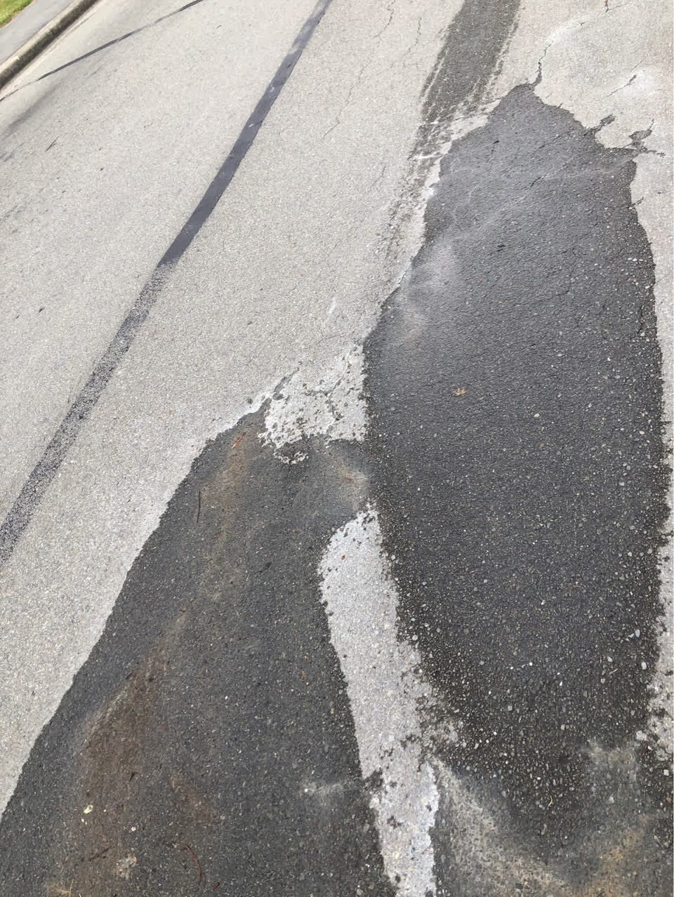 The photograph attached to this roading/streets report