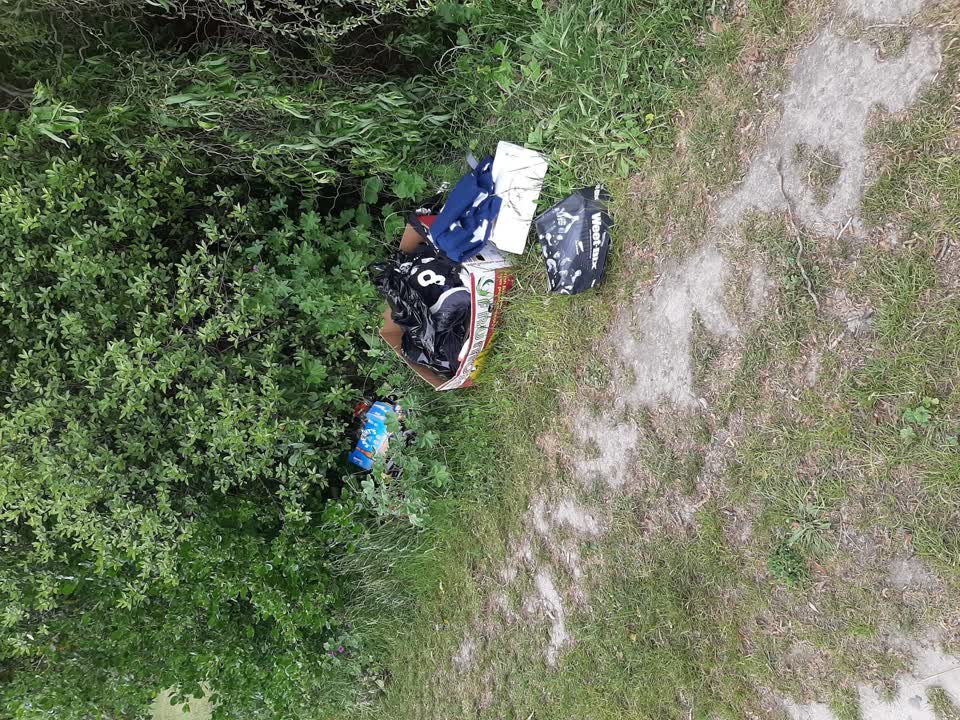 The photograph attached to this rubbish/recycling report