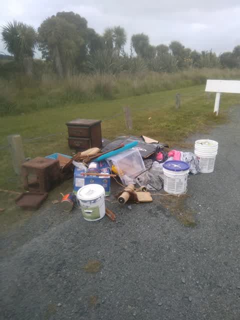 Rubbish/Recycling, a report photo