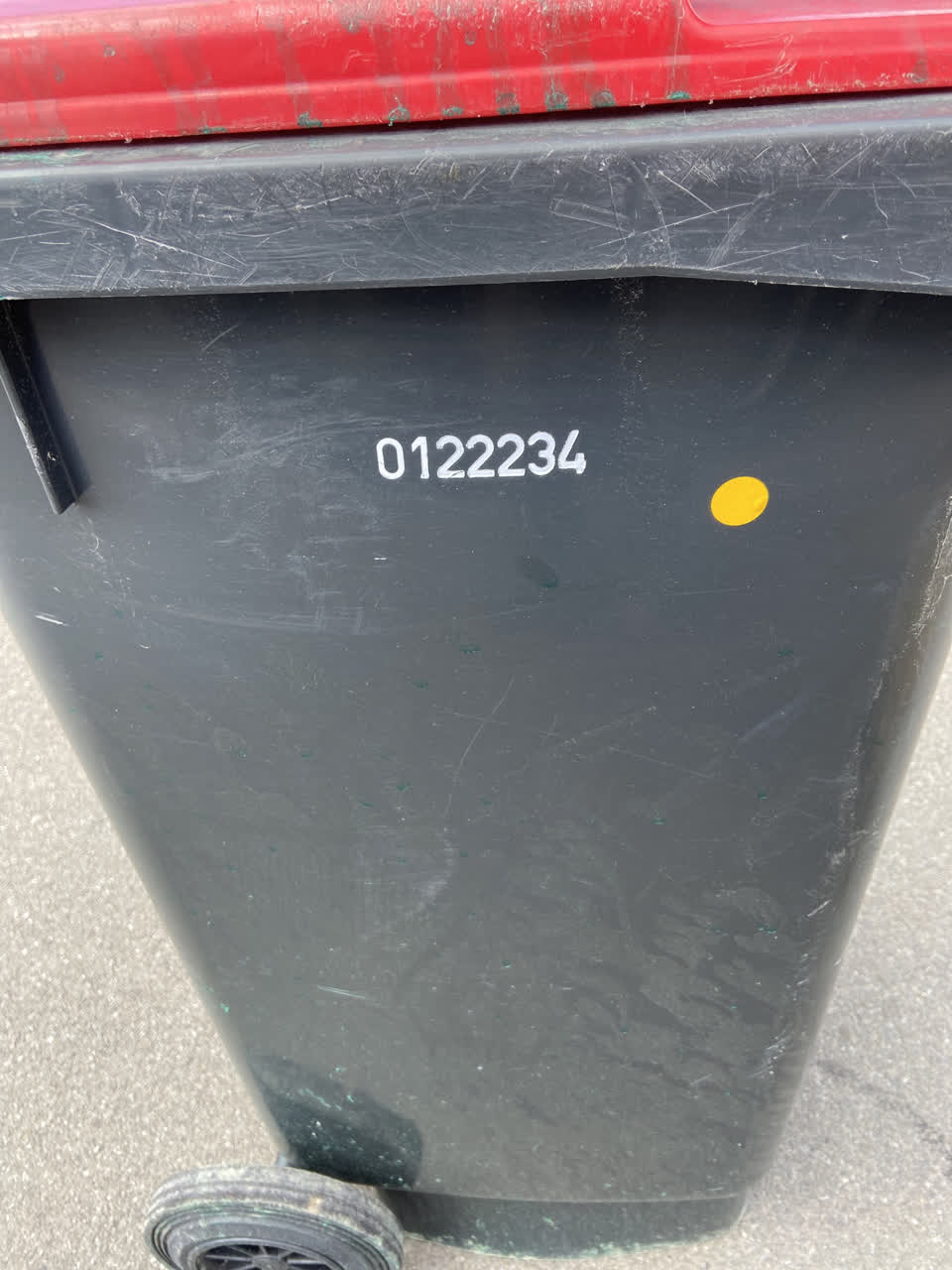 The photograph attached to this rubbish/recycling report