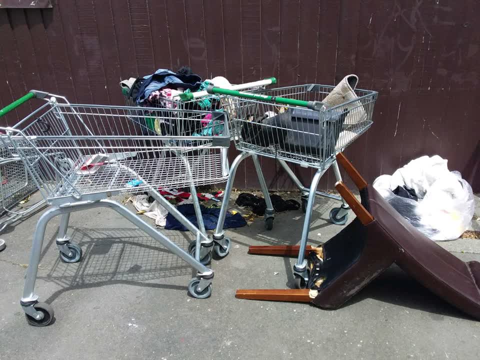 The photograph attached to this rubbish/recycling report