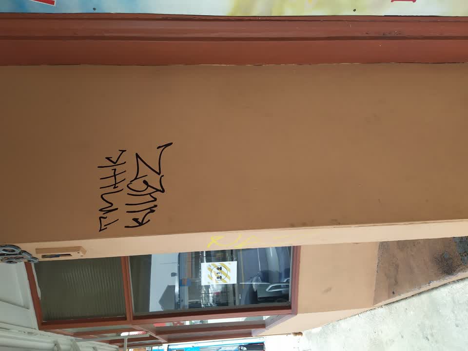 The photograph attached to this graffiti report