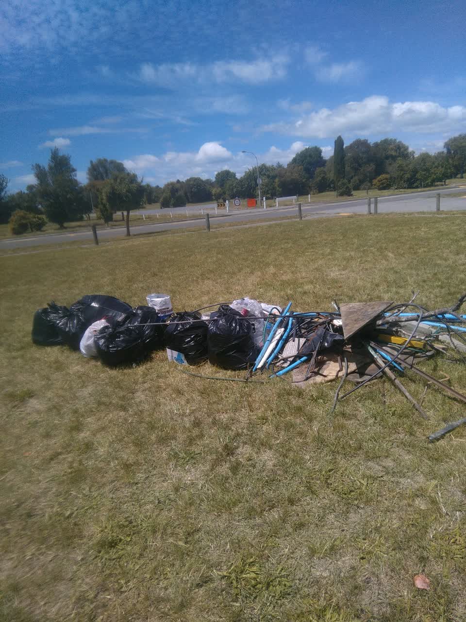 The photograph attached to this rubbish/recycling report
