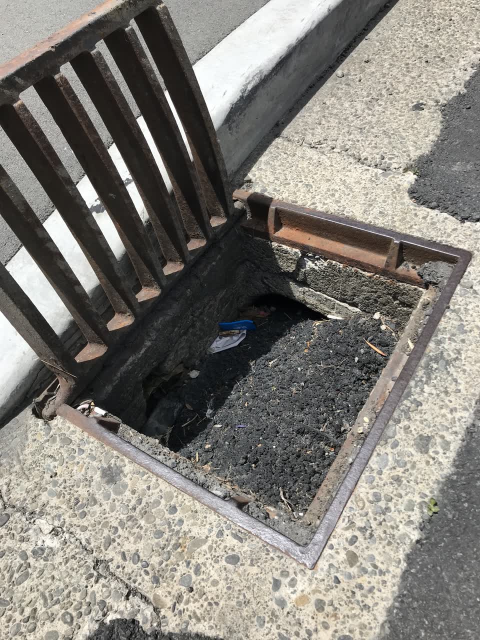 The photograph attached to this roading/streets report