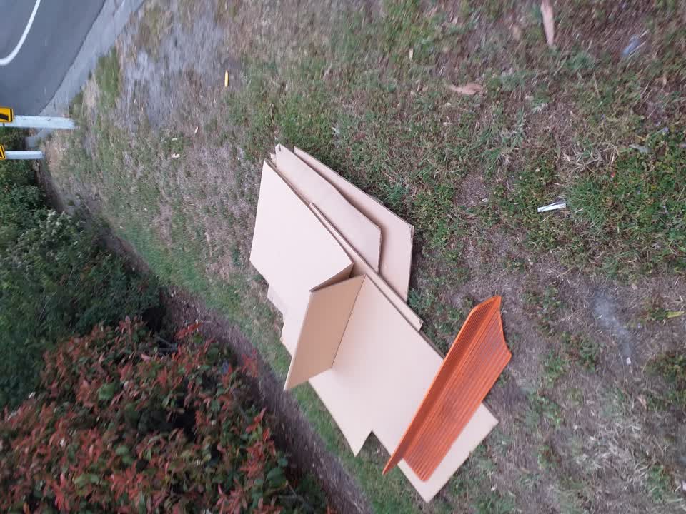 The photograph attached to this rubbish/recycling report
