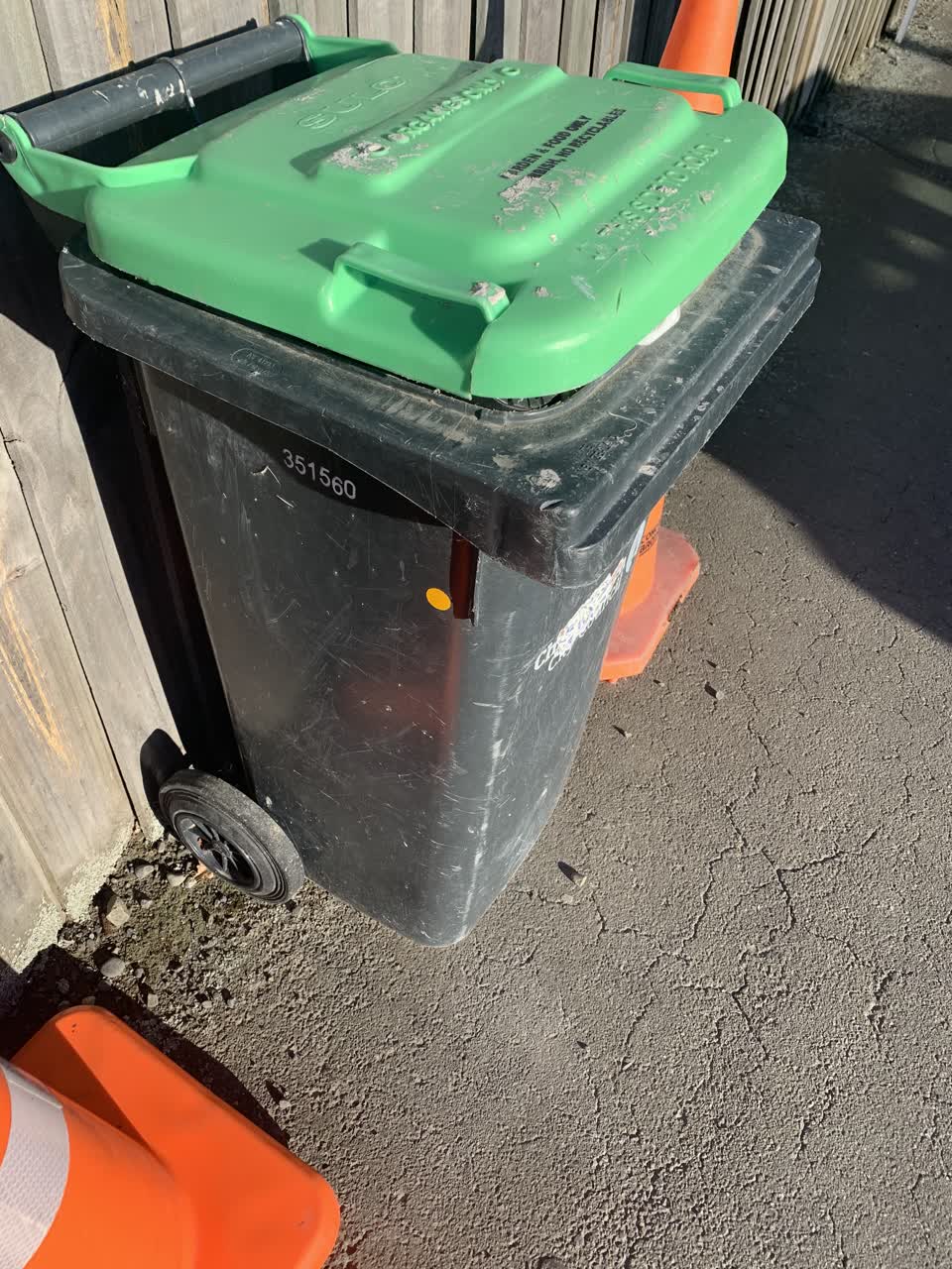 The photograph attached to this rubbish/recycling report