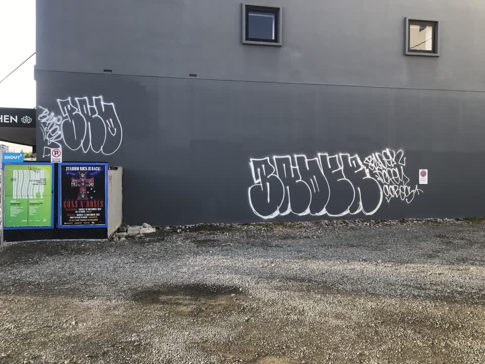 The photograph attached to this graffiti report