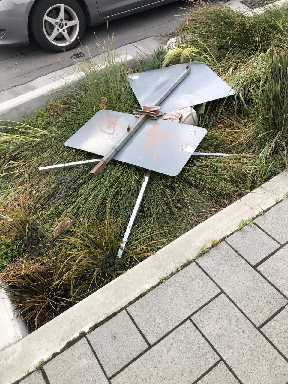 The photograph attached to this roading/streets report