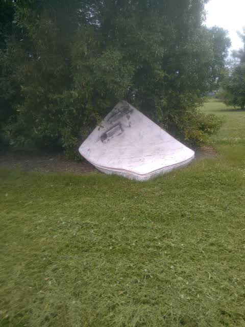 Rubbish/Recycling, a report photo
