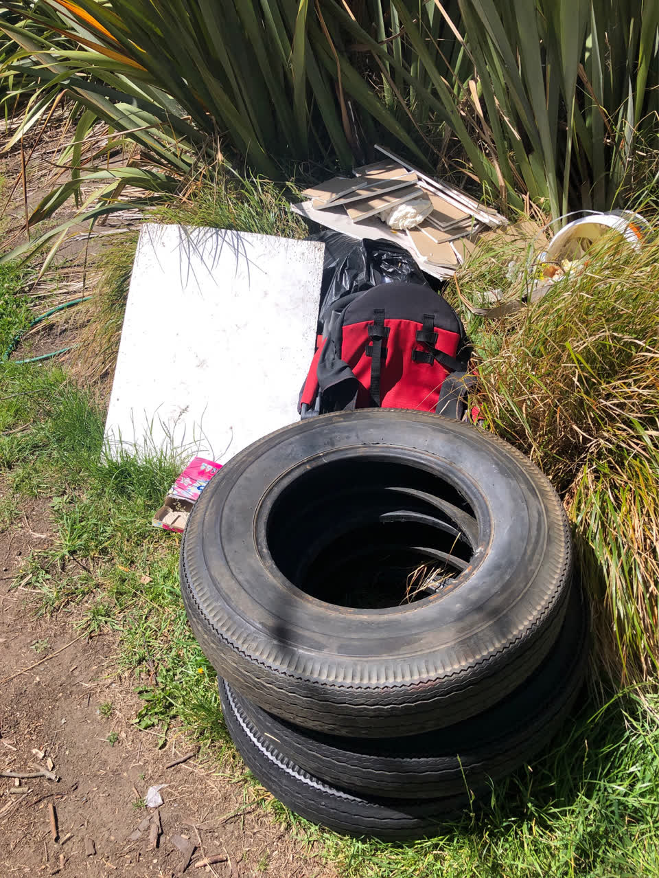 The photograph attached to this rubbish/recycling report