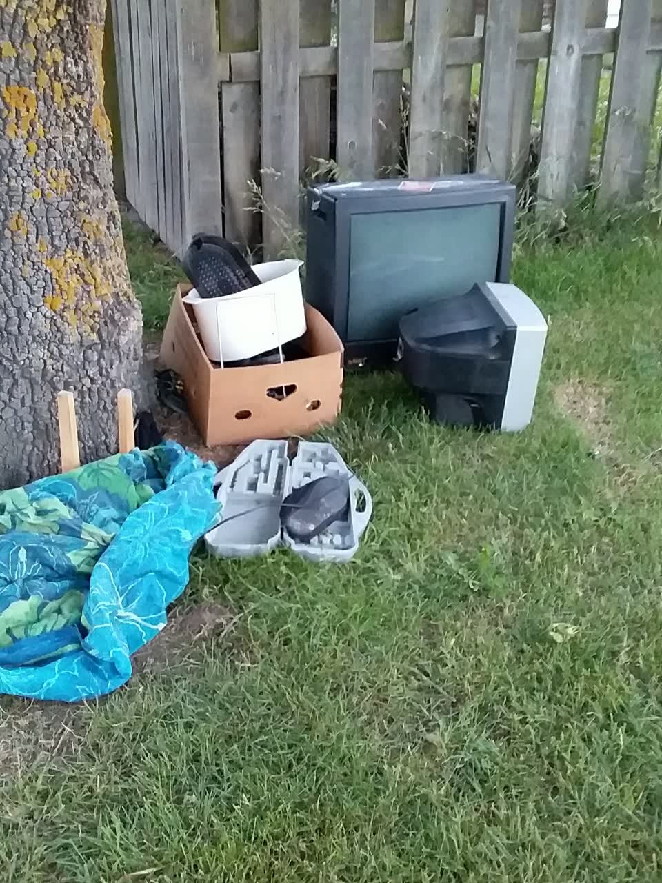 The photograph attached to this rubbish/recycling report
