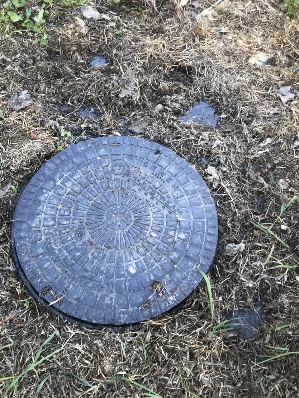 The photograph attached to this sewer - leak / blockage report