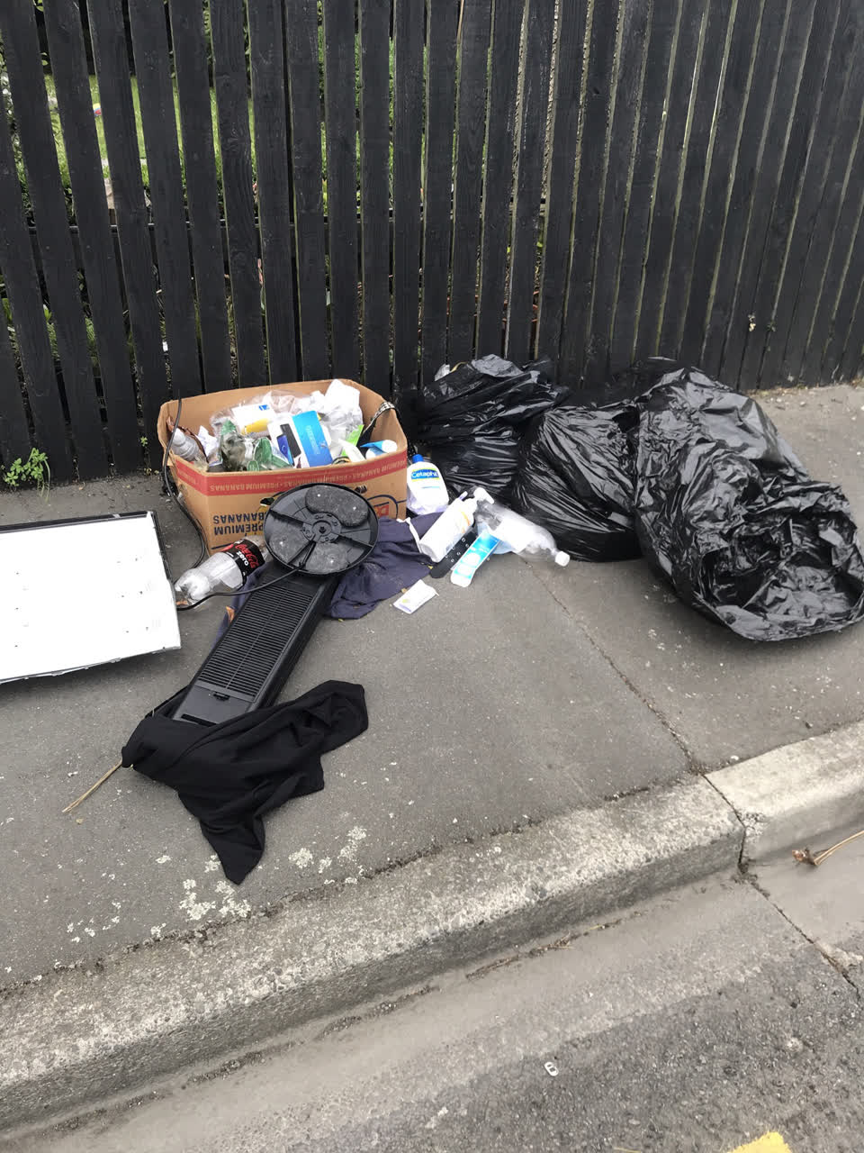The photograph attached to this rubbish/recycling report
