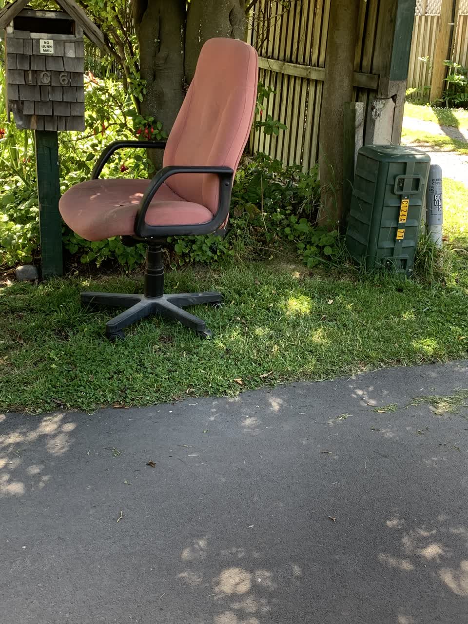 The photograph attached to this rubbish/recycling report