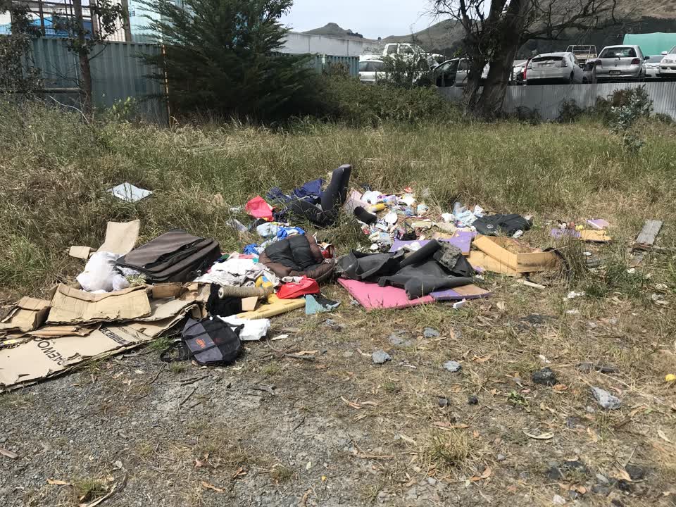 The photograph attached to this rubbish/recycling report