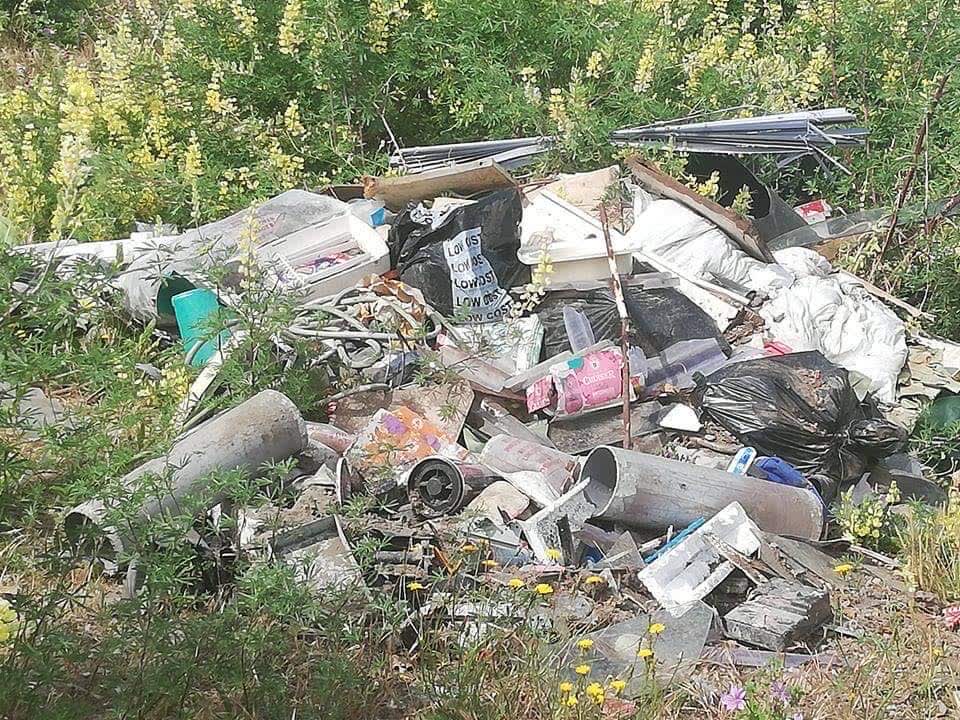 The photograph attached to this rubbish/recycling report