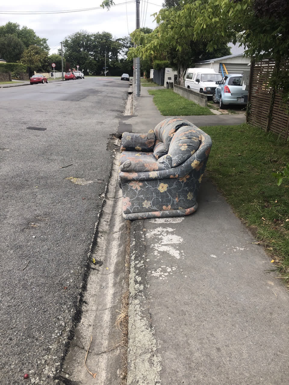The photograph attached to this rubbish/recycling report