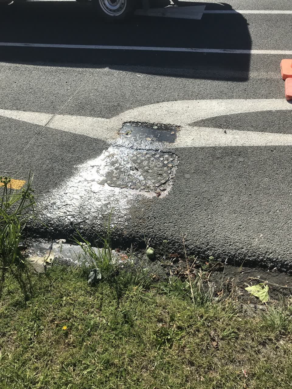 The photograph attached to this sewer - leak / blockage report