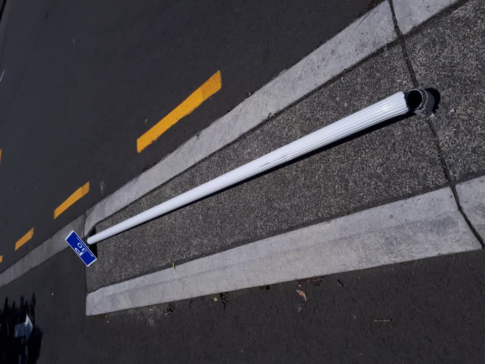 The photograph attached to this roading/streets report