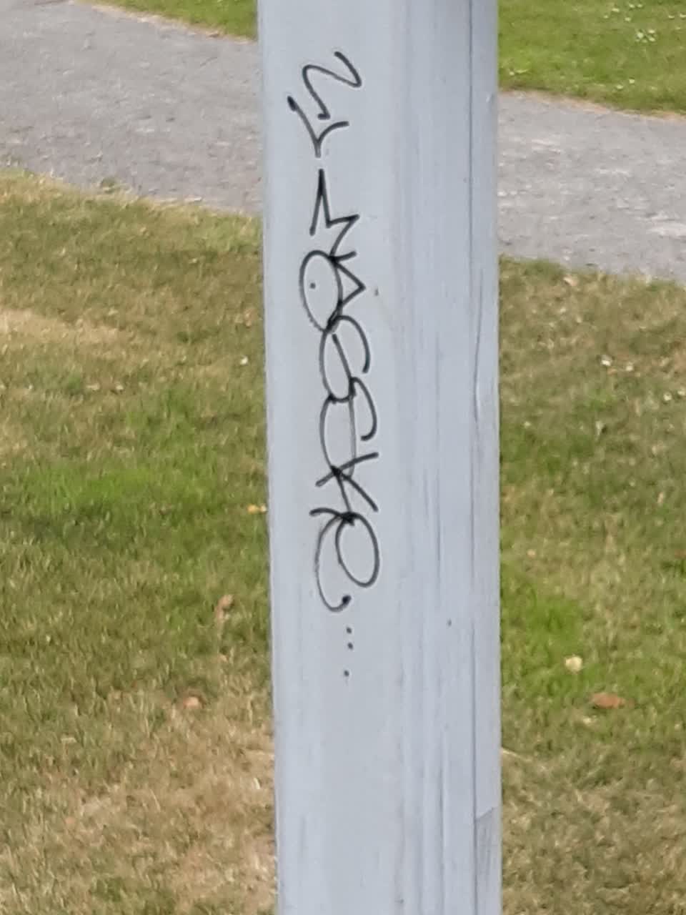 The photograph attached to this graffiti report