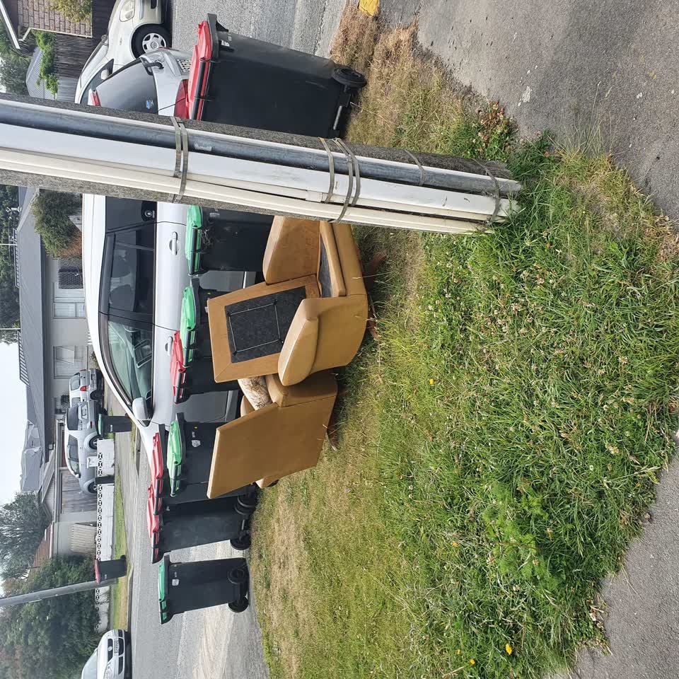 The photograph attached to this rubbish/recycling report