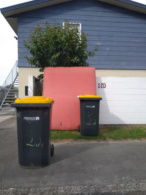 Rubbish/Recycling, a report photo