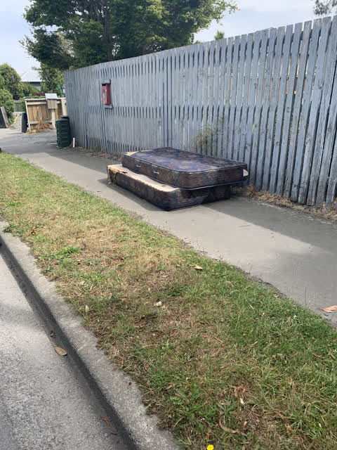 Rubbish/Recycling, a report photo