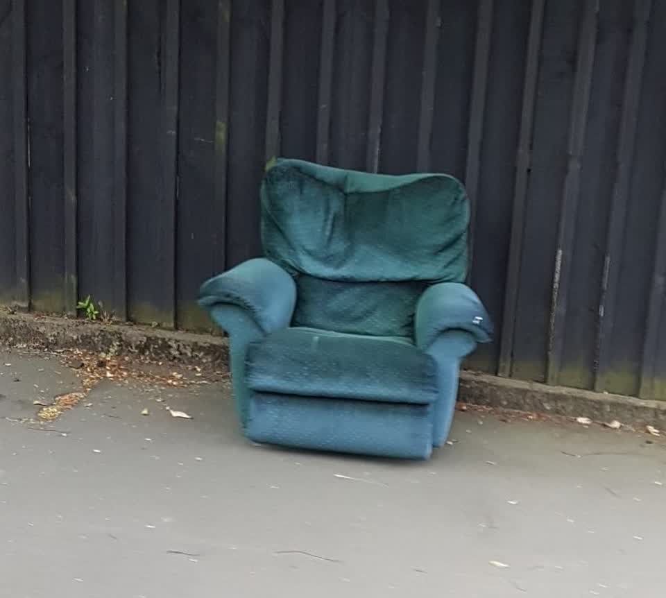 The photograph attached to this rubbish/recycling report