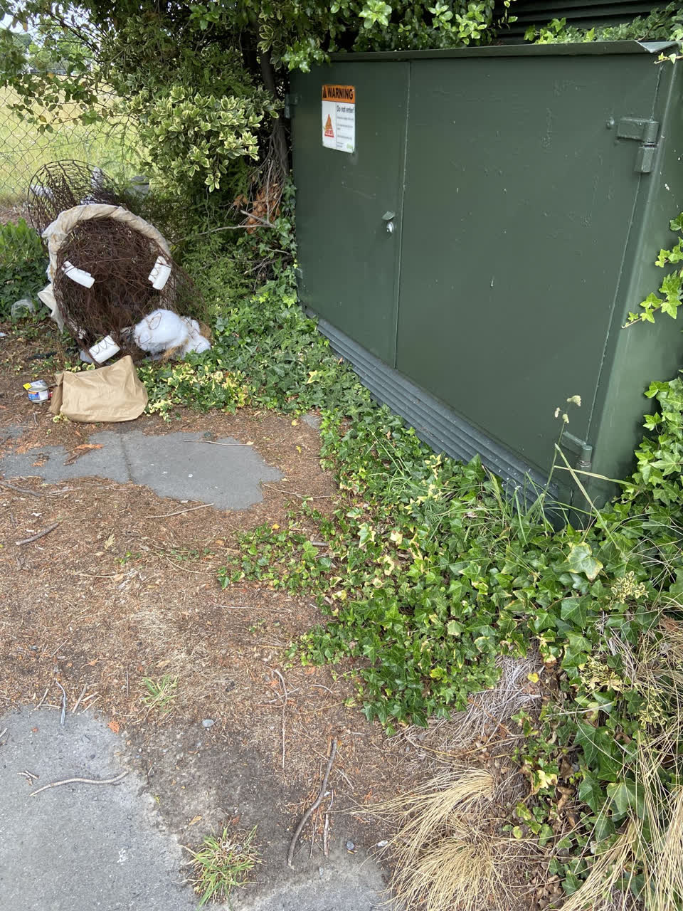 The photograph attached to this rubbish/recycling report
