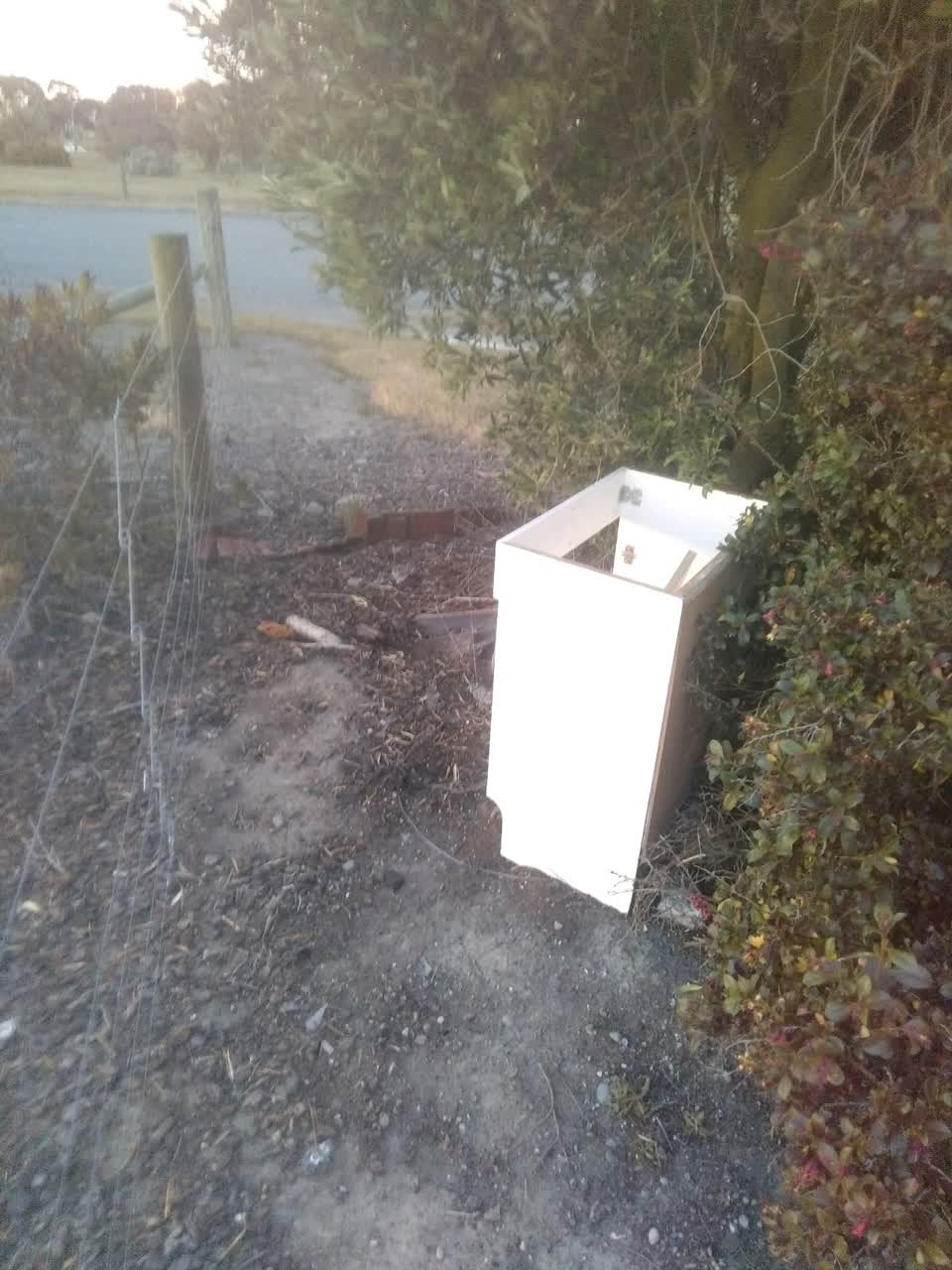 The photograph attached to this rubbish/recycling report
