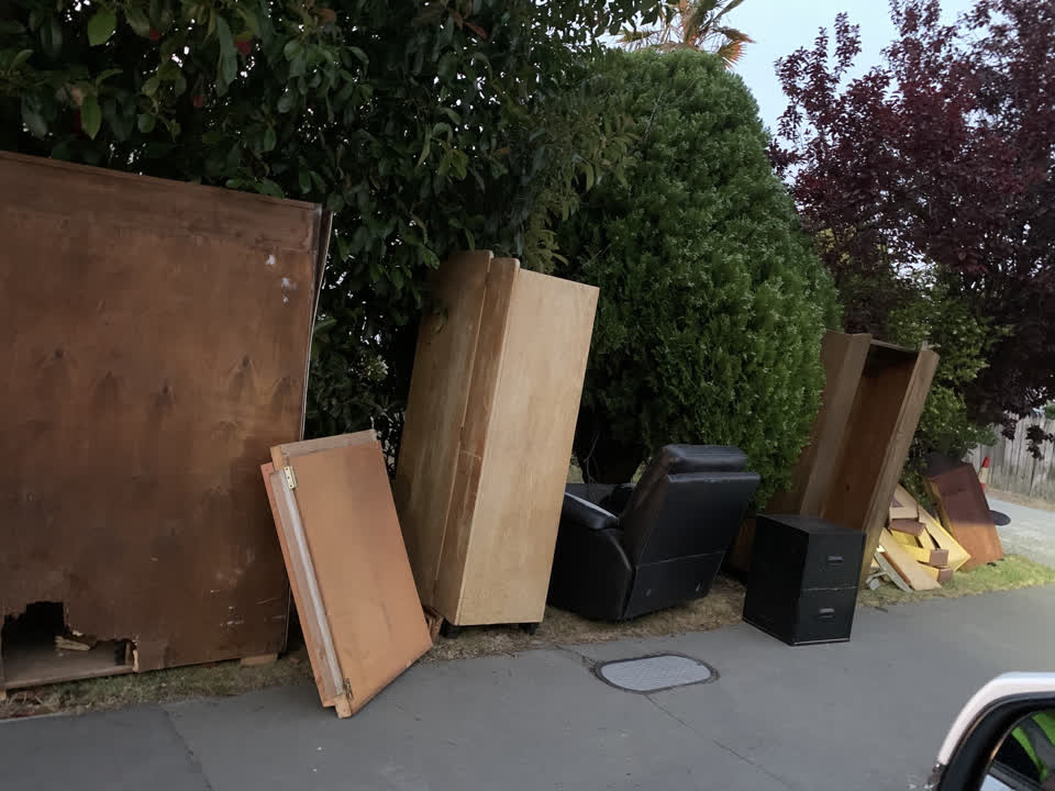 The photograph attached to this rubbish/recycling report