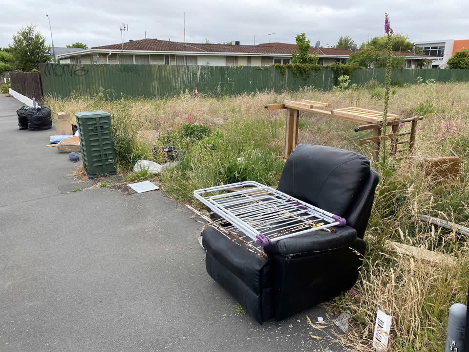 The photograph attached to this rubbish/recycling report