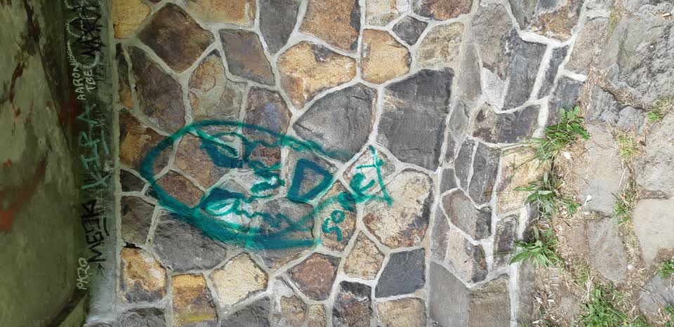 The photograph attached to this graffiti report