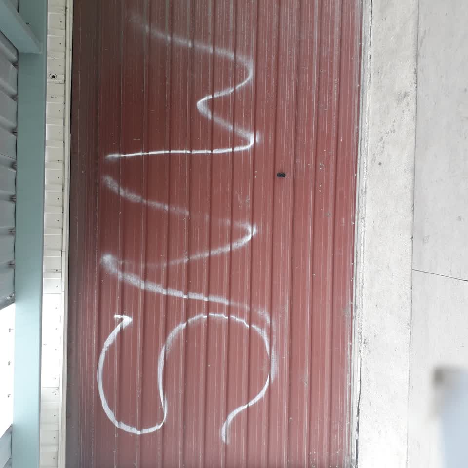 The photograph attached to this graffiti report