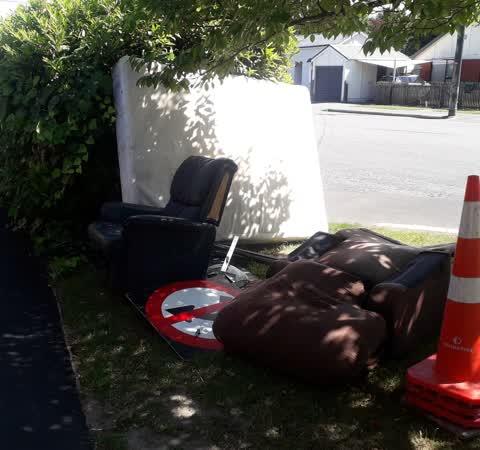 Rubbish/Recycling, a report photo