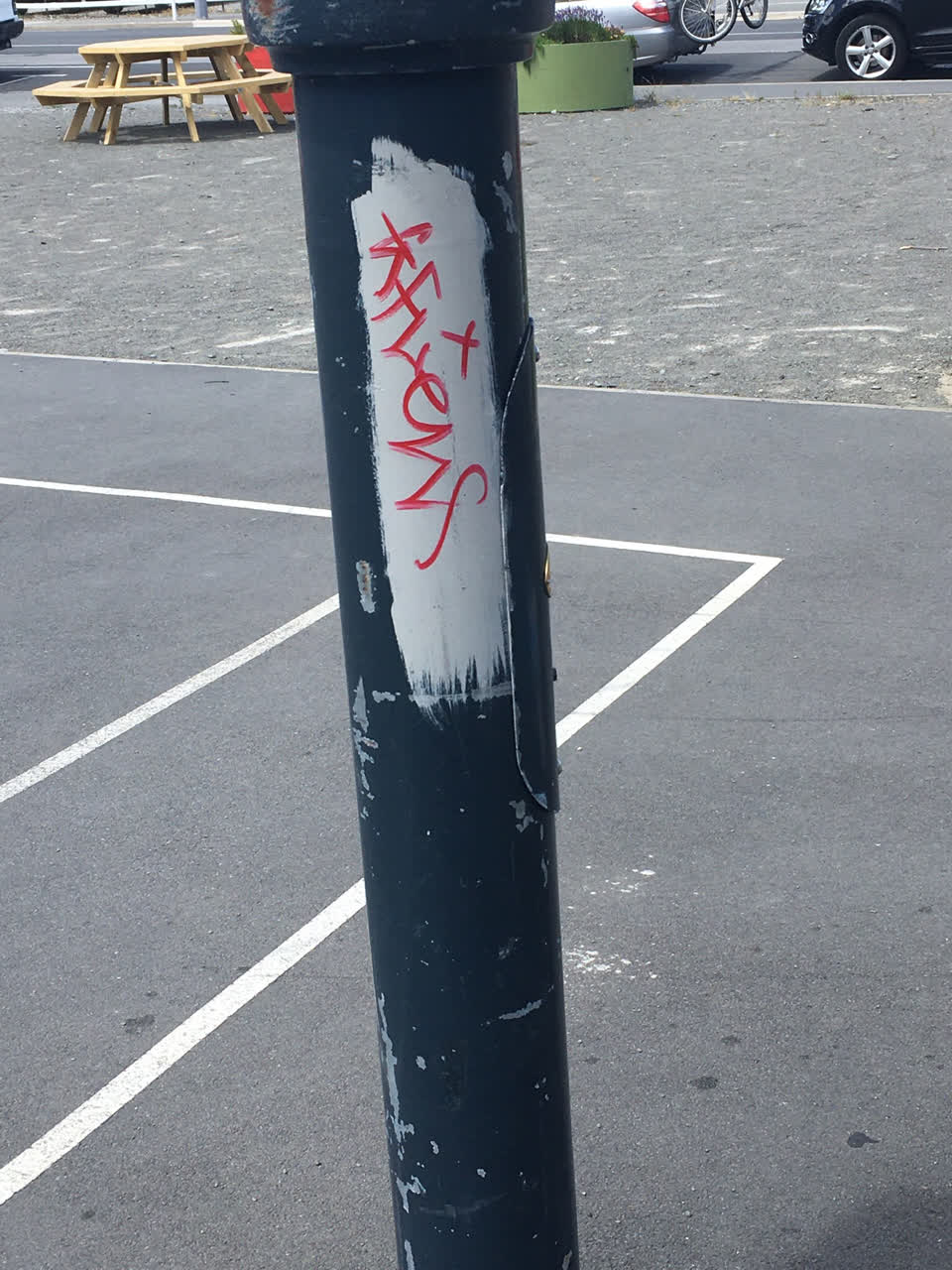 The photograph attached to this graffiti report