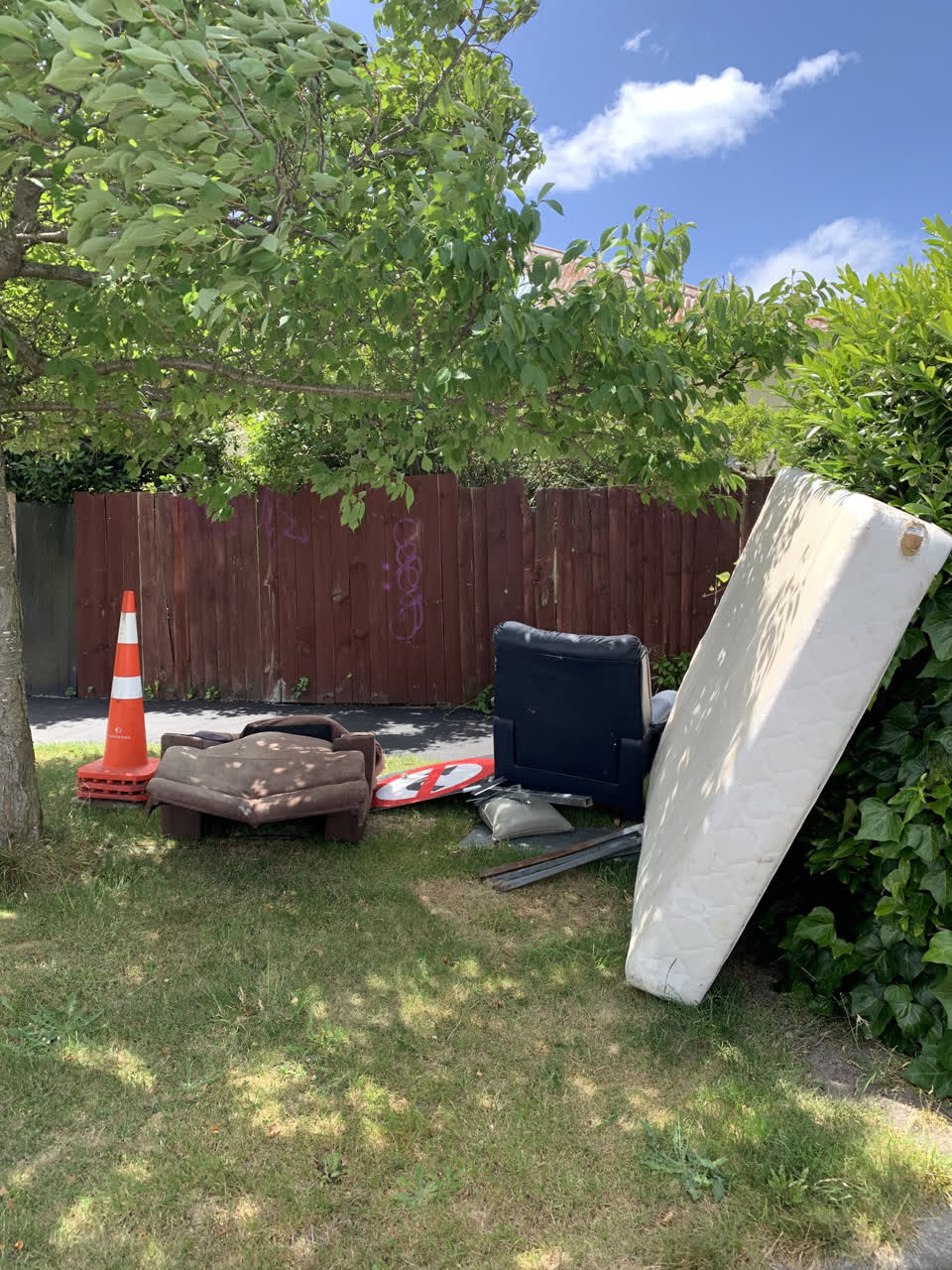 The photograph attached to this rubbish/recycling report