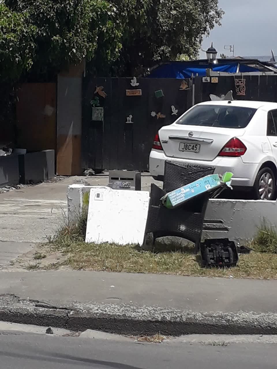 The photograph attached to this rubbish/recycling report