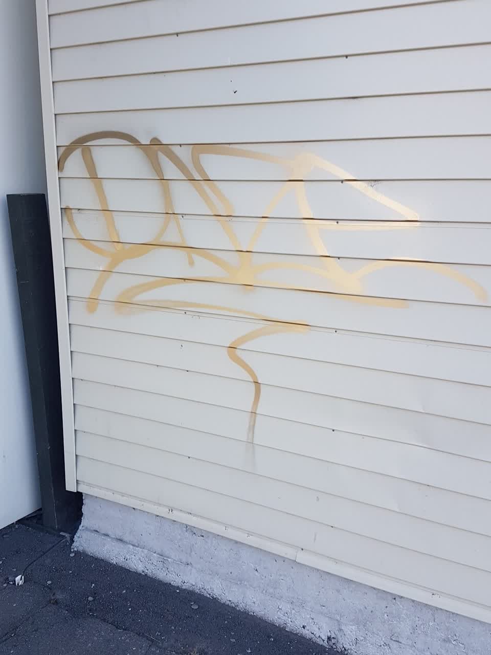 The photograph attached to this graffiti report