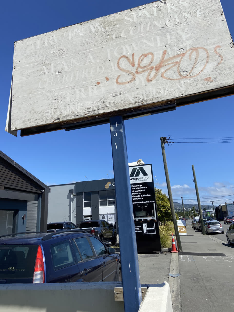 The photograph attached to this roading/streets report