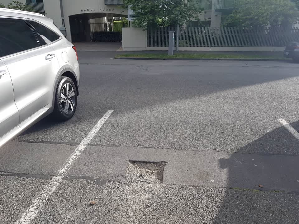 The photograph attached to this roading/streets report