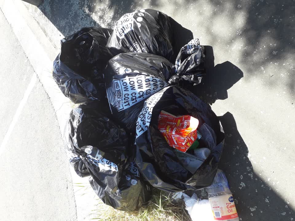 The photograph attached to this rubbish/recycling report