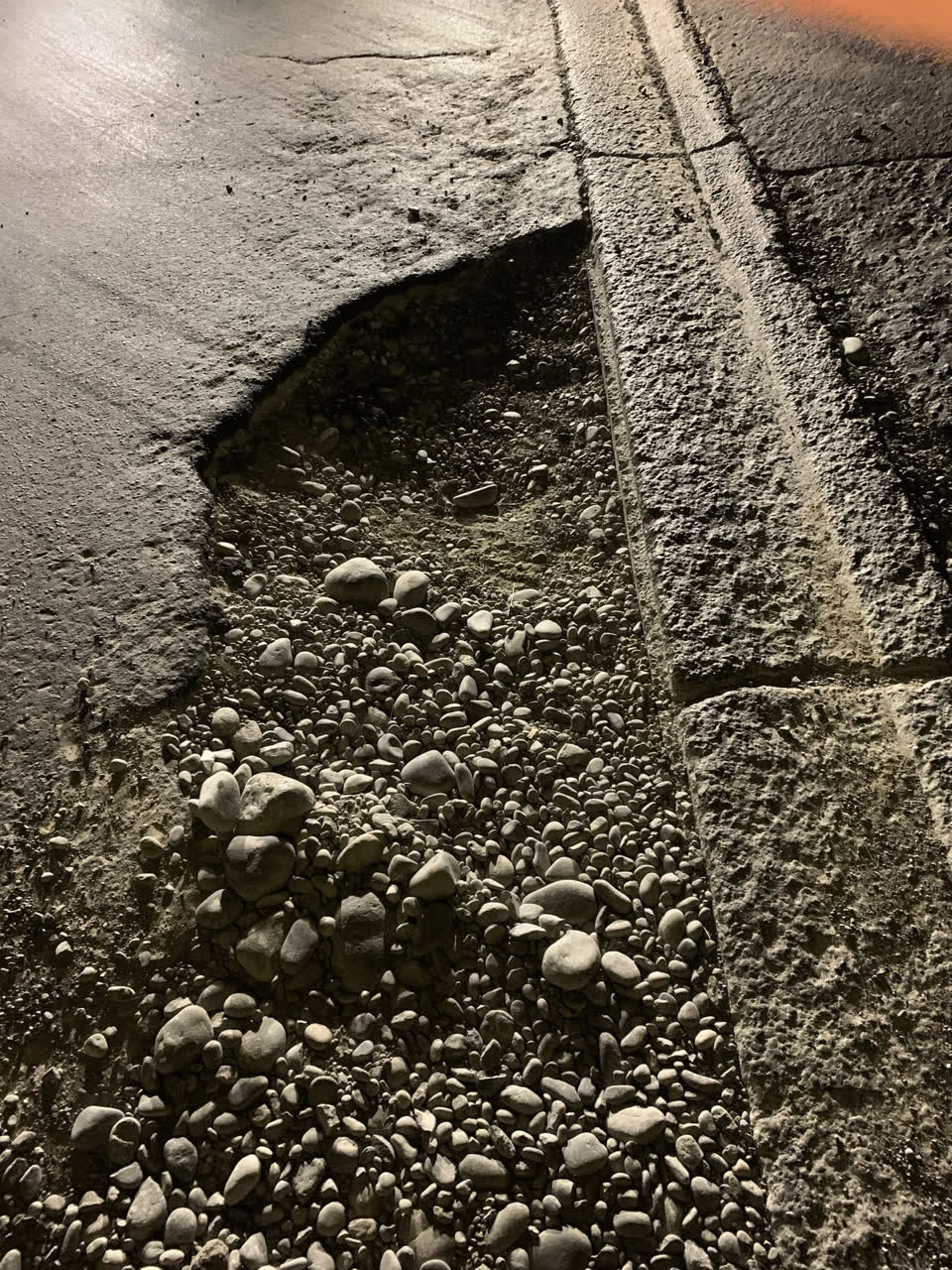The photograph attached to this roading/streets report